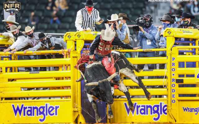Iowa bull, bucks off Idaho cowboy – Round 4 WNFR